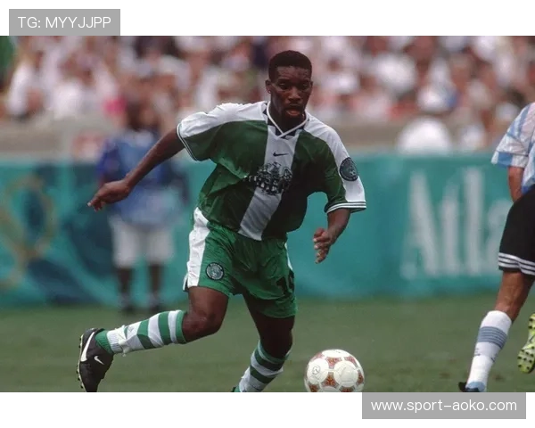 长期被批评与误解的足球巨星：逆境中的坚持与突破